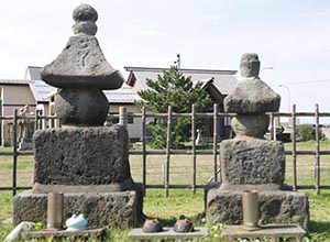 安寿と厨子王の供養塔