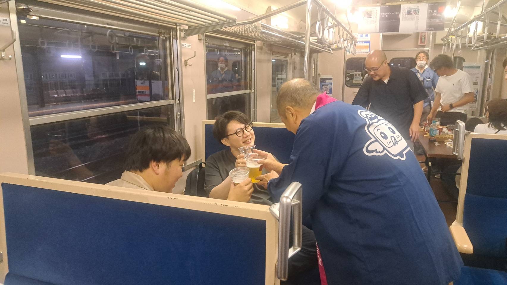 ホームや専用車両で乾杯！糸魚川駅ビアガーデン初開催 | えちごトキ